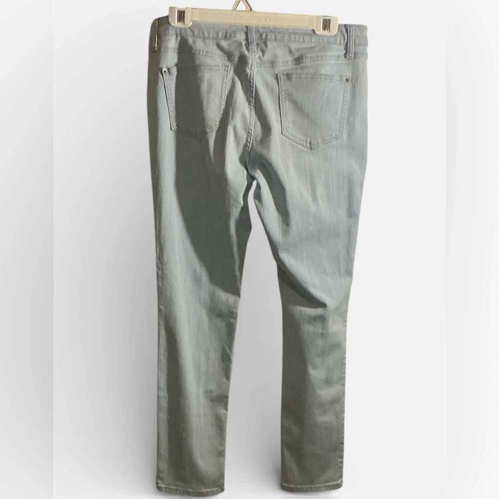 No Boundaries Light Wash Jeans - Picture 2 of 3